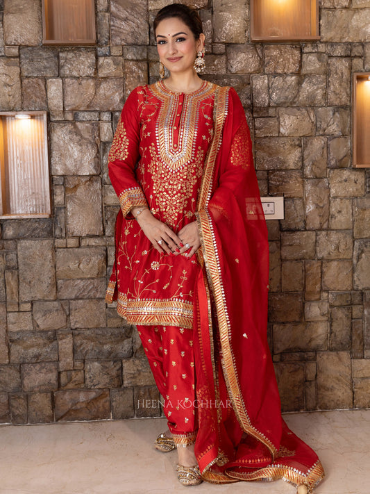 AKRITI KAKKAR IN IFRAAH