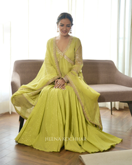 Jasmine Bhasin in Gulafroz