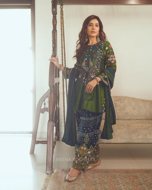 Raashi Khanna in Custom HK