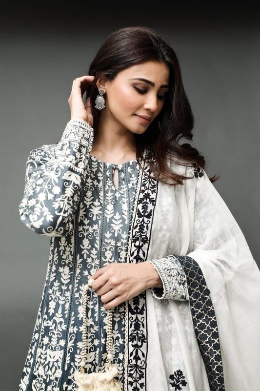DAISY SHAH IN AYSHAH