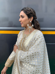 NEETI MOHAN IN CUSTOM HK