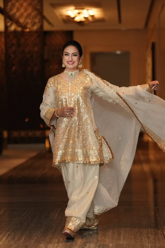 Akriti Kakkar in custom HK