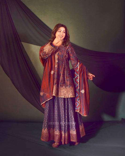 Hina Khan in Gulmiza