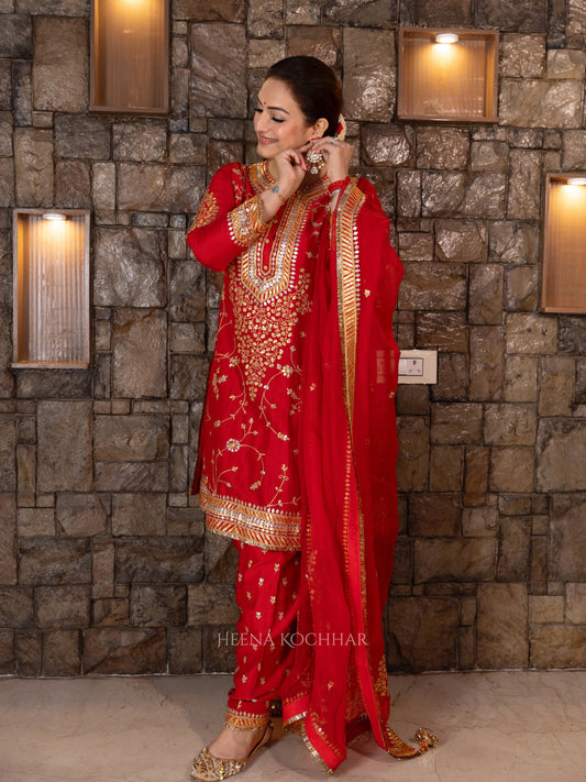 AKRITI KAKKAR IN IFRAAH