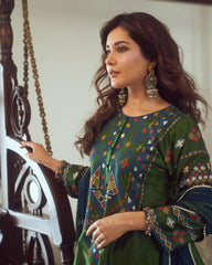 Raashi Khanna in Custom HK