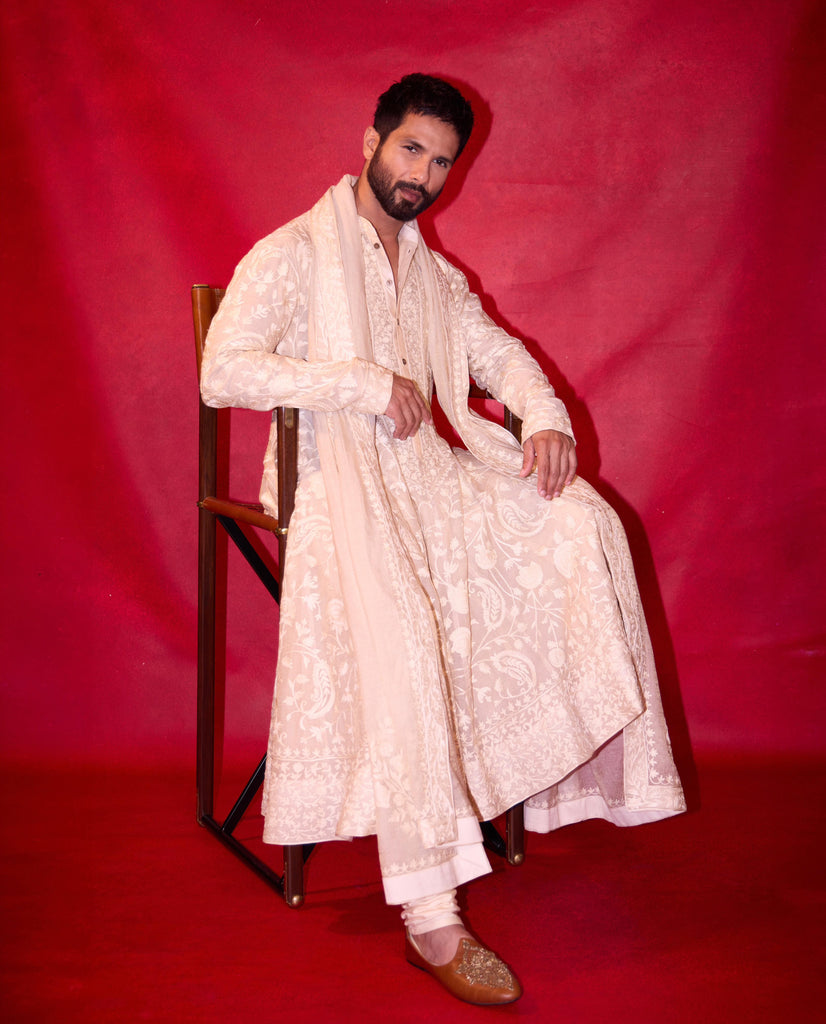 shahid kapoor engagement dress Shahid Kapoor and Mira Rajput Wedding Wardrobe : r/BollywoodFashion