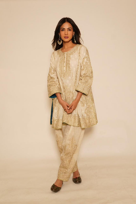 Sonal Chauhan in Custom HK